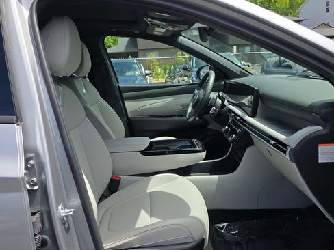 Used 2025 Hyundai Tucson Limited AWD/4WD image 10
