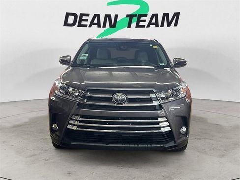 Used 2017 Toyota Highlander image 3