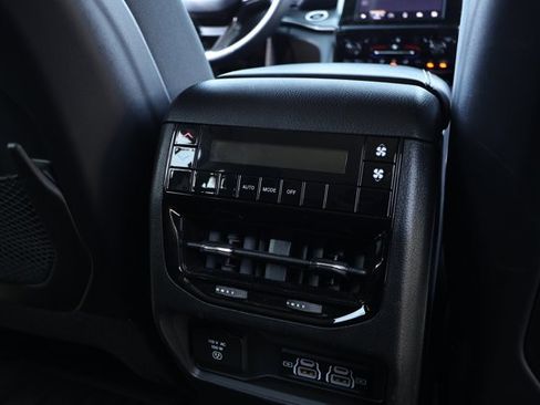 Used 2021 Jeep Grand Cherokee L Laredo w/ Luxury Tech Group I AWD/4WD image 30