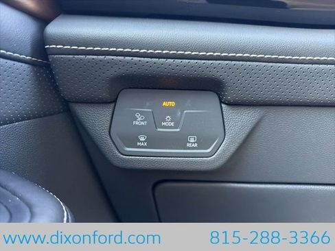 Used 2025 Volkswagen Atlas SE image 17