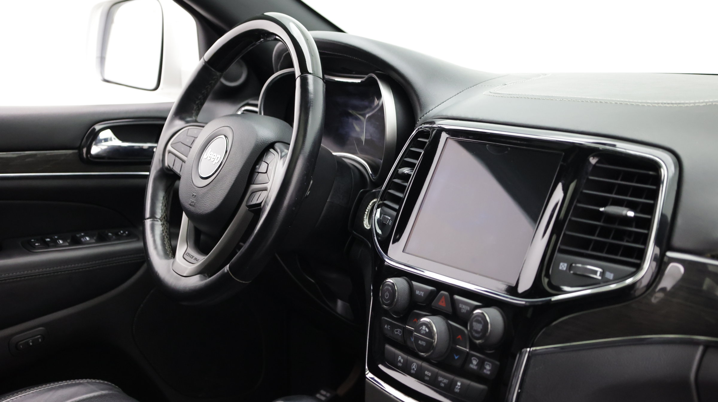 Used 2020 Jeep Grand Cherokee Overland RWD image 39