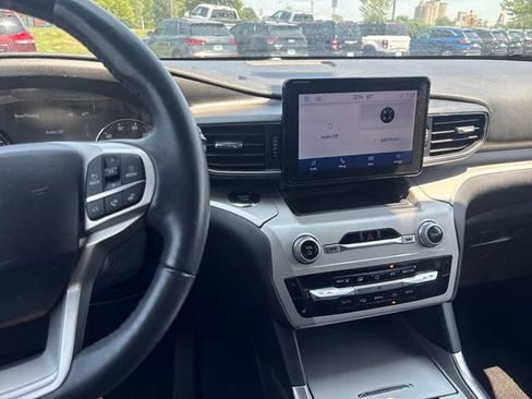 Used 2023 Ford Explorer XLT w/ Equipment Group 202A AWD/4WD image 21