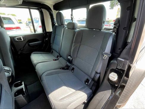 Used 2024 Jeep Gladiator Sport image 39
