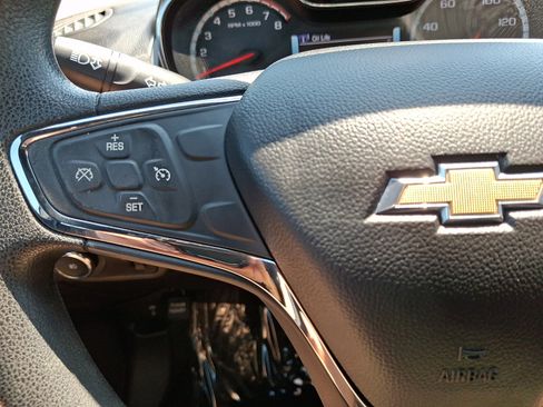 Used 2018 Chevrolet Cruze LT w/ Sun And Sound Package FWD image 21