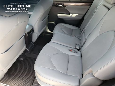Used 2020 Toyota Highlander Limited AWD/4WD image 29