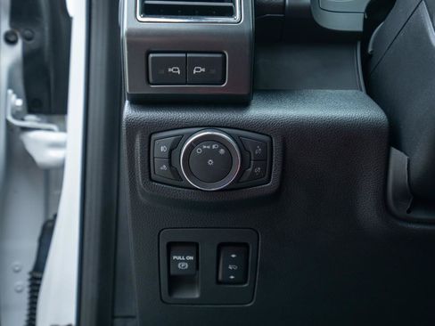 Used 2019 Ford F150 Lariat w/ Equipment Group 502A Luxury AWD/4WD image 17