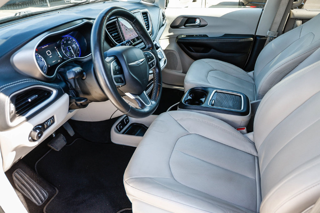 Used 2021 Chrysler Pacifica Touring-L FWD image 29