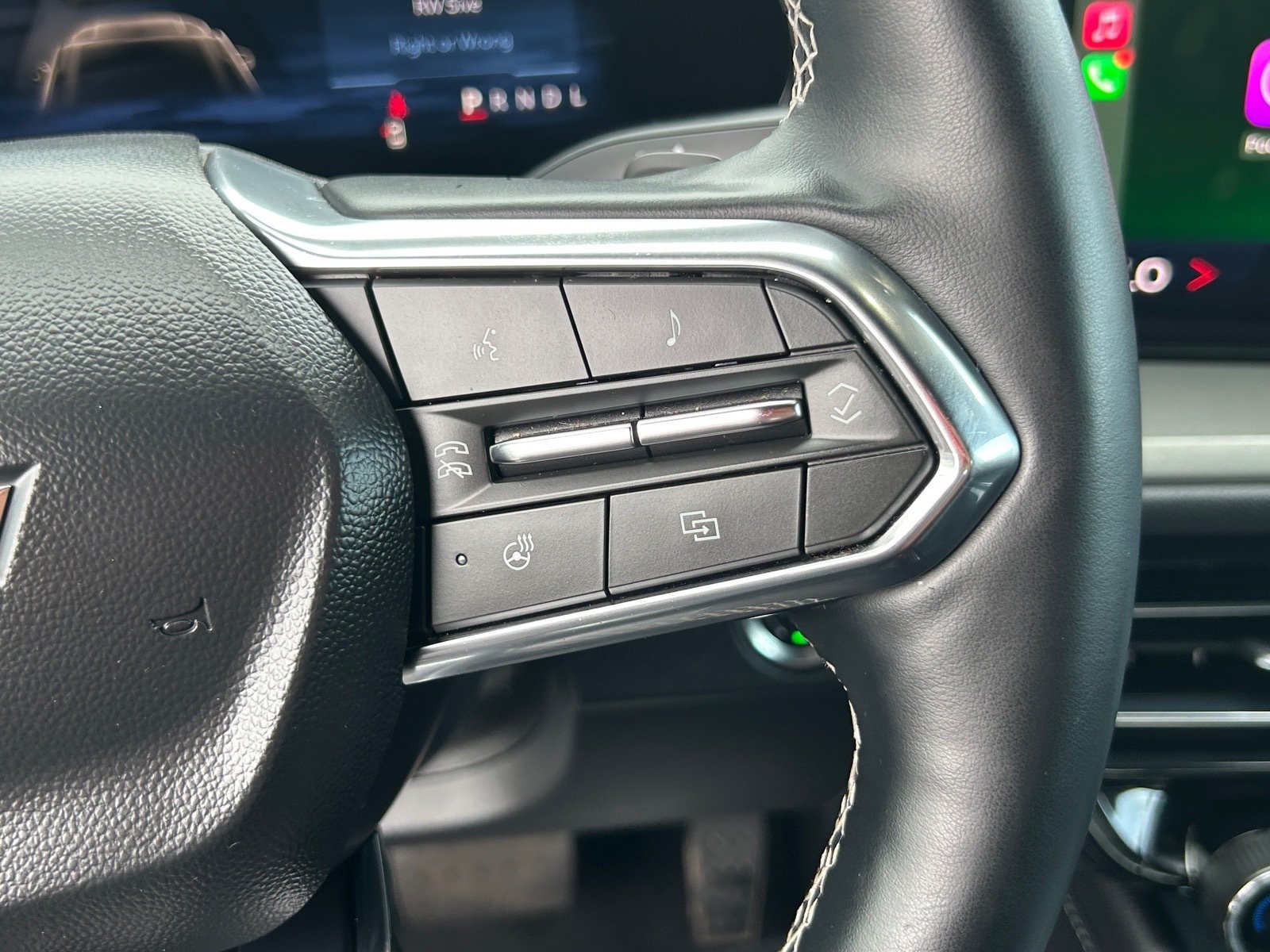 Used 2025 Chevrolet Traverse LT AWD/4WD image 31