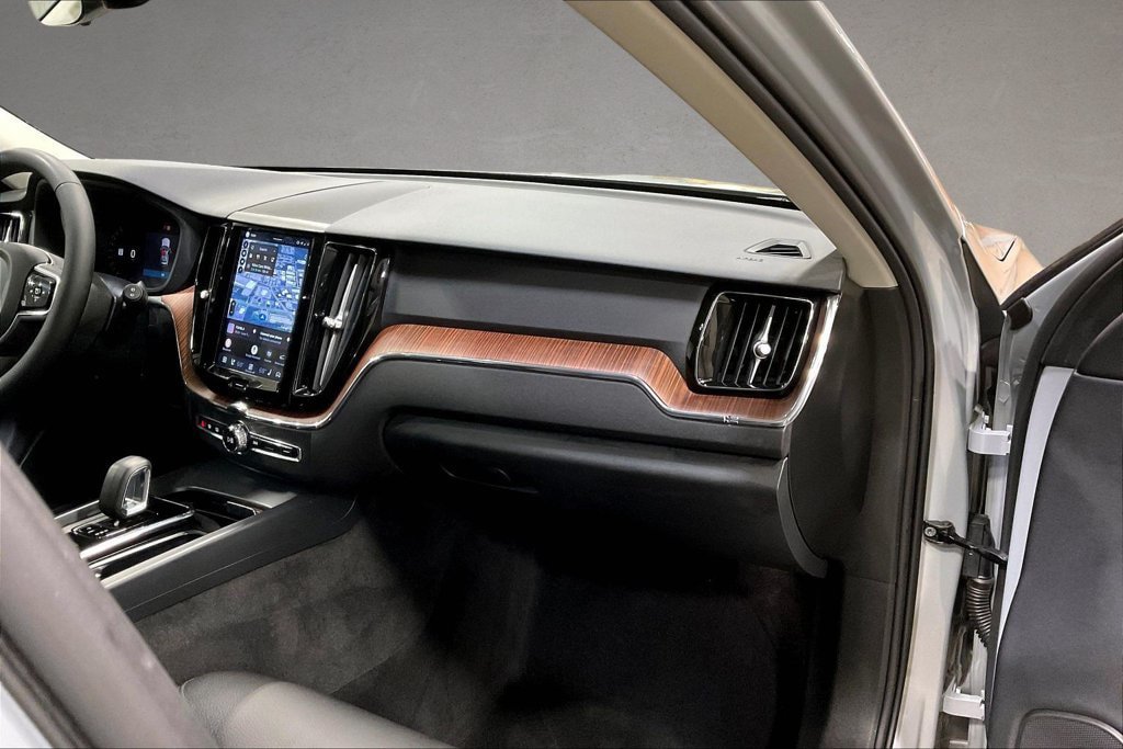 Certified 2024 Volvo XC60 B5 Plus w/ Climate Package AWD/4WD image 27