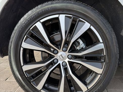 Used 2023 Volvo XC60 B5 Plus w/ Protection Package Premier AWD/4WD image 8