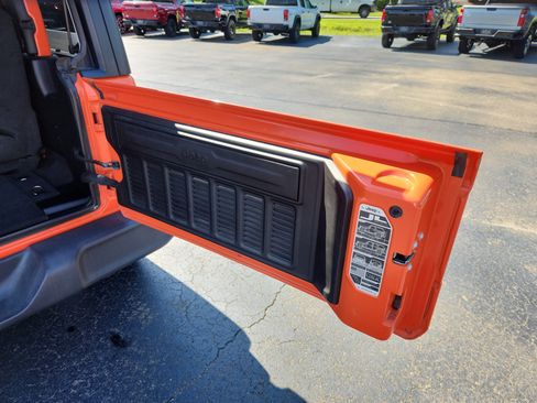 Used 2019 Jeep Wrangler Sport AWD/4WD image 38
