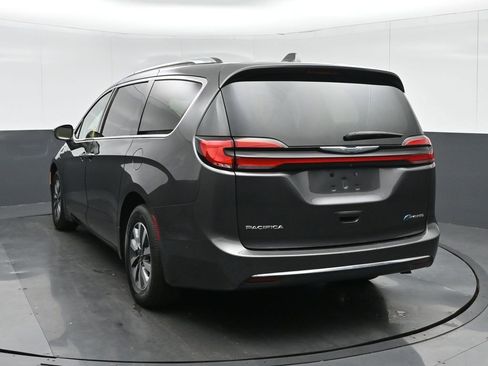 Used 2021 Chrysler Pacifica Touring-L image 5