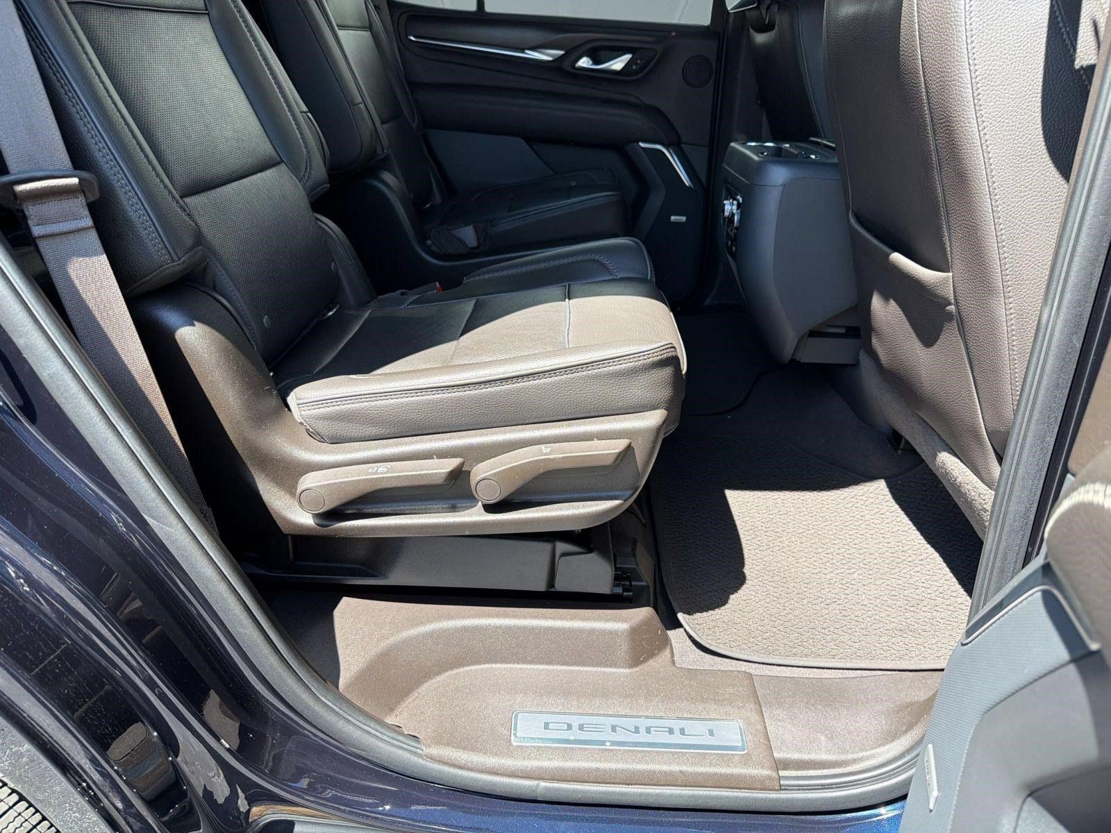 Used 2021 GMC Yukon Denali w/ Denali Ultimate Package AWD/4WD image 30