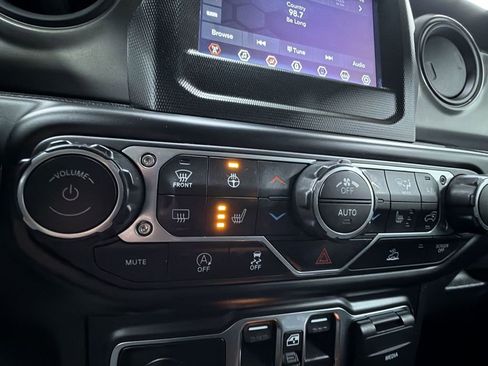 Used 2022 Jeep Gladiator Sport image 11