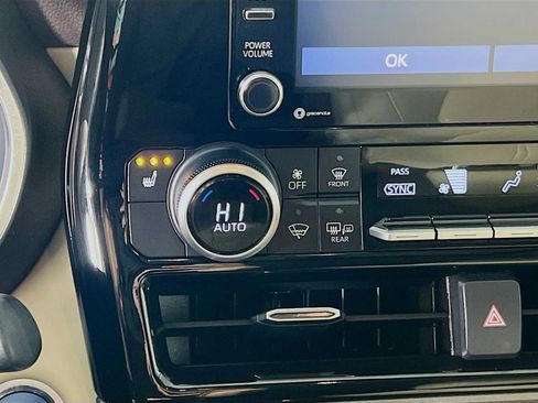 Used 2021 Toyota Highlander XLE image 21