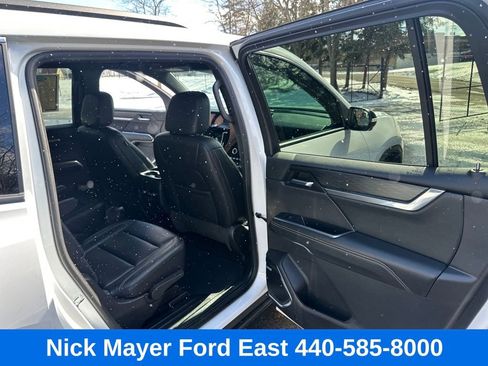 Used 2024 GMC Acadia Elevation image 34