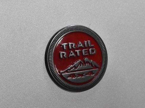 New 2025 Jeep Compass Trailhawk w/ Sun & Sound Group image 10