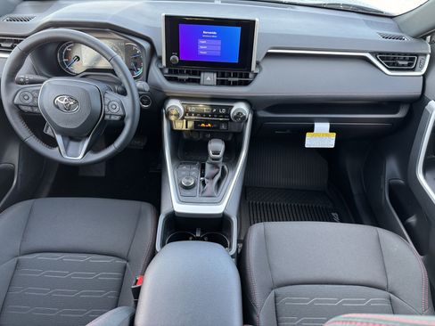 New 2025 Toyota RAV4 SE image 4