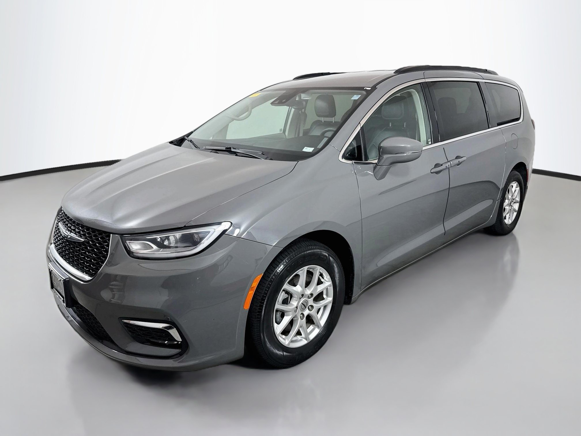 Used 2022 Chrysler Pacifica Touring-L FWD image 3