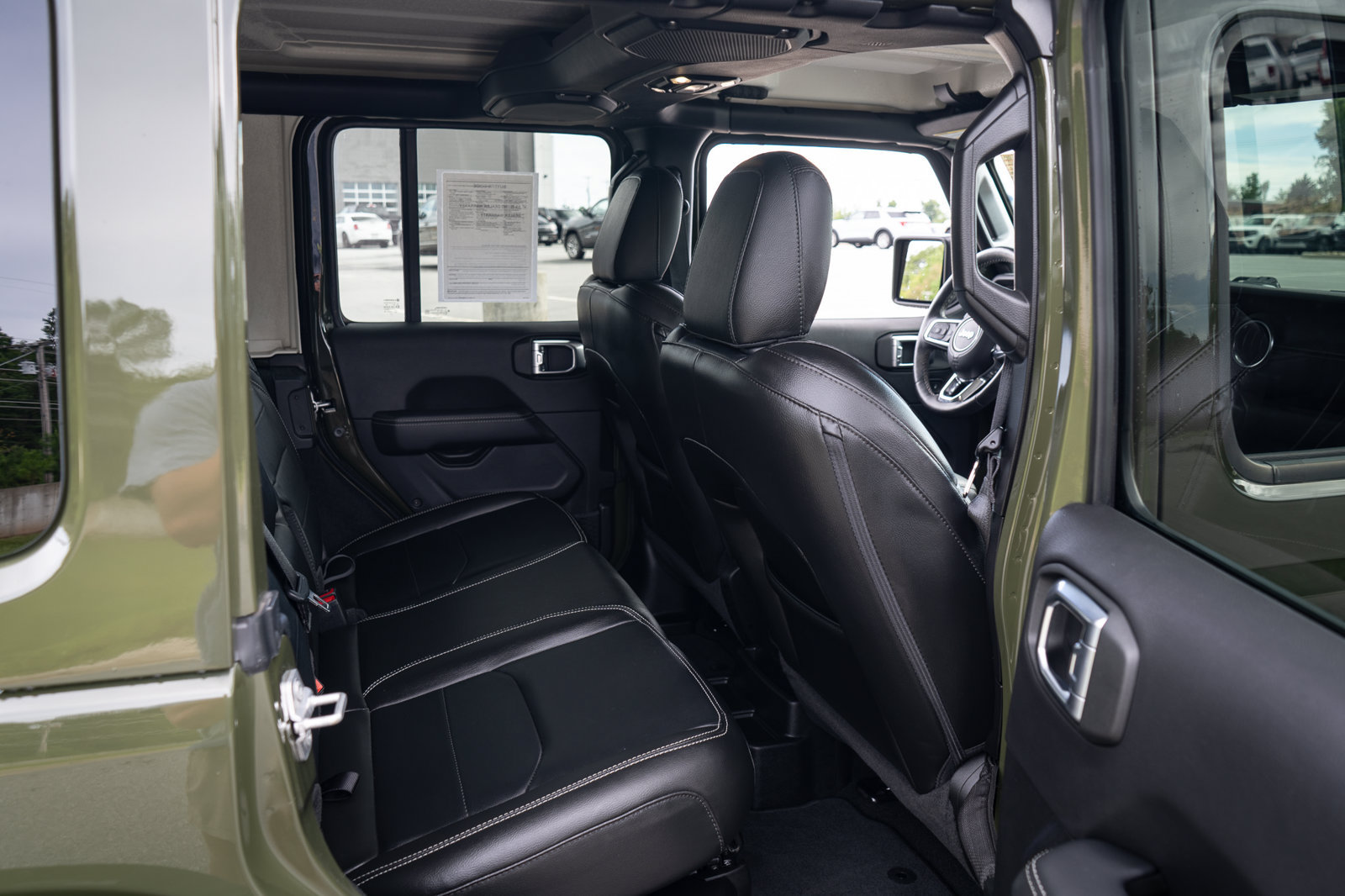 Used 2022 Jeep Wrangler Unlimited Sahara w/ Cold Weather Group AWD/4WD image 20