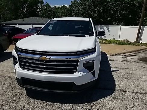 Certified 2025 Chevrolet Traverse LT FWD image 8