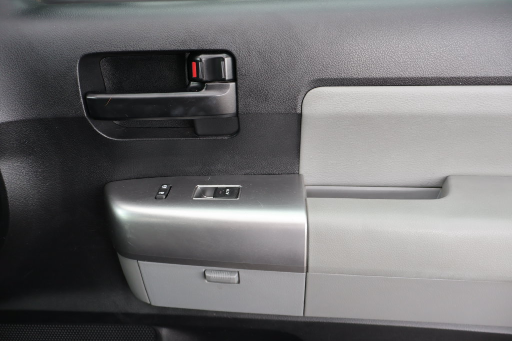 Used 2019 Toyota Sequoia SR5 AWD/4WD image 43