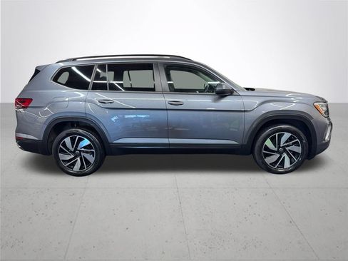 Used 2024 Volkswagen Atlas SE AWD/4WD image 9