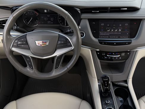 Used 2021 Cadillac XT5 Premium Luxury AWD/4WD image 14