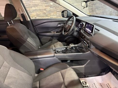 Certified 2025 Nissan Rogue SV image 32