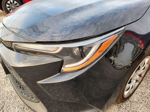 Used 2020 Toyota Corolla LE FWD image 6