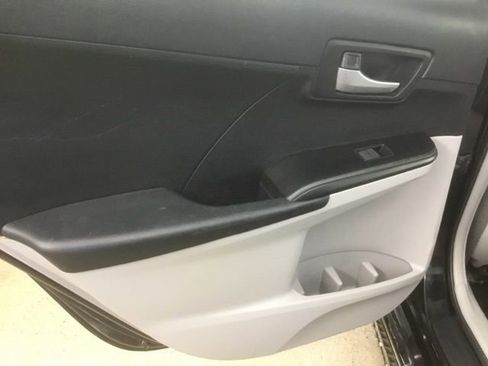 Used 2012 Toyota Camry LE image 9