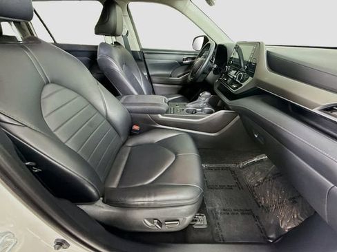 Used 2021 Toyota Highlander XLE image 30