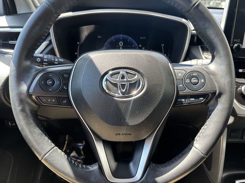 Used 2023 Toyota Corolla Cross XLE w/ Convenience Package AWD/4WD image 10