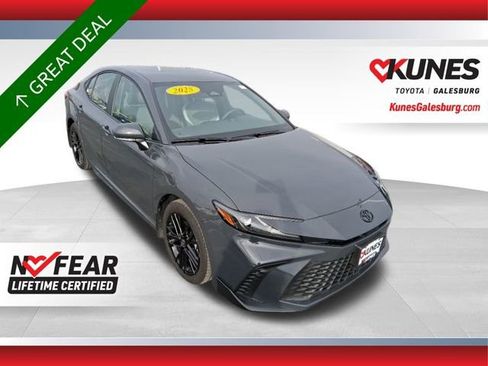 Used 2025 Toyota Camry SE AWD/4WD image 1