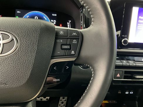 Used 2025 Toyota Camry SE image 19