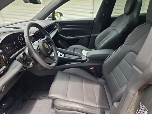 Certified 2025 Porsche Macan 4 Electric AWD/4WD image 4