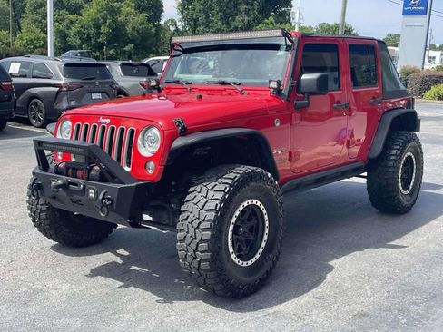 Used 2017 Jeep Wrangler Unlimited Sahara w/ Connectivity Group AWD/4WD image 4