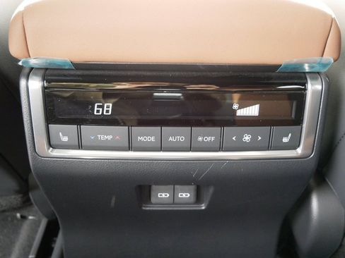 Used 2024 Lexus GX 550 w/ Accessory Package (Z1) AWD/4WD image 13