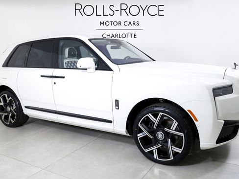 New 2026 Rolls-Royce Cullinan Black Badge image 5