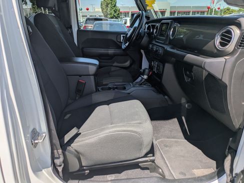 Used 2020 Jeep Wrangler Unlimited Sahara AWD/4WD image 30