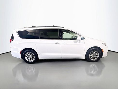 Used 2022 Chrysler Pacifica Touring-L FWD image 8