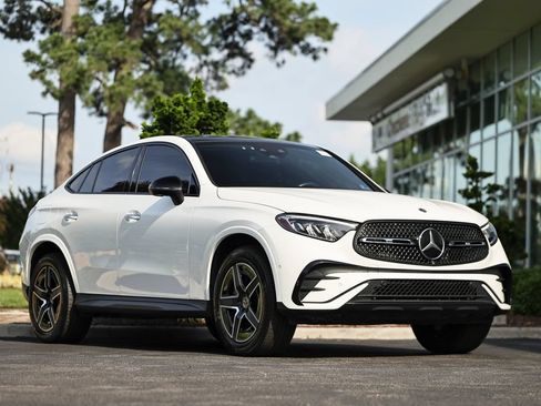 Used 2024 Mercedes-Benz GLC 300 4MATIC image 1