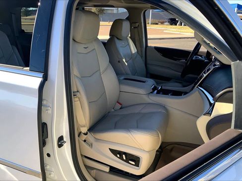 Used 2017 Cadillac Escalade Premium Luxury image 8