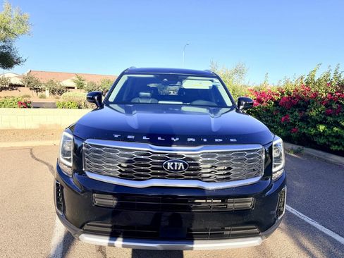 Used 2020 Kia Telluride EX w/ EX Premium Package FWD image 2