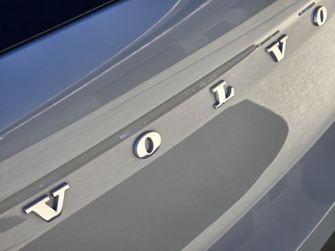 Used 2024 Volvo XC40 B5 Ultimate w/ Protection Package Premier image 20