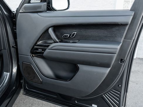 Used 2023 Land Rover Range Rover SV image 44