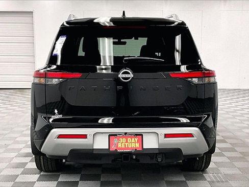 New 2025 Nissan Pathfinder Platinum image 4