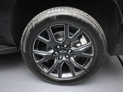 Used 2026 Chevrolet Suburban Premier RWD image 10