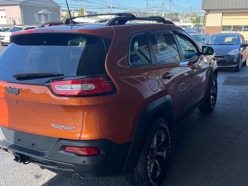 Used 2016 Jeep Cherokee Trailhawk w/ Comfort/Convenience Group AWD/4WD image 5