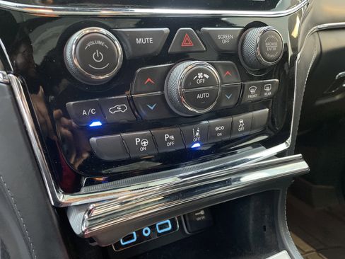 Used 2021 Jeep Grand Cherokee SRT AWD/4WD image 31